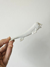 Load image into Gallery viewer, Poggia coltello in porcellana zoomorfi