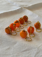 Load image into Gallery viewer, Portachiavi con frutta vintage (arancia)