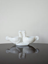 Load image into Gallery viewer, Oggetti decorativi e da tavola in vetro opalino, Francia anni '20