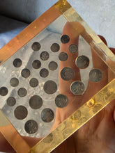 Load image into Gallery viewer, Coppia di sculture in plexiglass con inclusioni metalliche anni '70