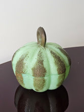 Load image into Gallery viewer, Oggetti decorativi e da tavola in vetro opalino, Francia anni '20