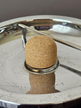 Load image into Gallery viewer, Posacenere in acciaio e pelle anni 70