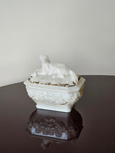 Load image into Gallery viewer, Oggetti decorativi e da tavola in vetro opalino, Francia anni '20