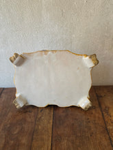 Load image into Gallery viewer, Cofanetto in maiolica policrona con decorazione fitta a grottesche e putto in cima