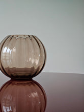 Load image into Gallery viewer, Vaso sfera ottica in vetro di Wilhelm Wagenfeld per WMF, anni &#39;60
