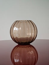 Load image into Gallery viewer, Vaso sfera ottica in vetro di Wilhelm Wagenfeld per WMF, anni &#39;60
