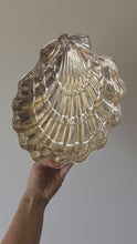 Load and play video in Gallery viewer, Ciotola svuotatasche conchiglia placcata argento Porciani
