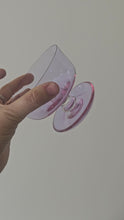 Load and play video in Gallery viewer, Coppe da cocktail in cristallo alessandrite
