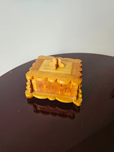 Load image into Gallery viewer, Scatola in legno anni '80
