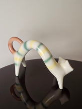 Load image into Gallery viewer, Scultura in ceramica Gatto Roberto Rigon anni '70

