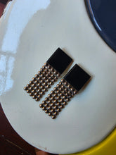 Load image into Gallery viewer, Orecchini in bachelite placcati argento anni '80
