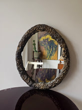 Load image into Gallery viewer, Specchio con cornice in gesso effetto bronzo
