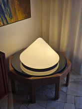 Load image into Gallery viewer, Lampada da tavolo conica in vetro opalino bianco
