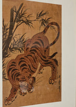 Load image into Gallery viewer, Stampa su seta con cornice "Tiger in the bamboo" Kitawa Utamaro

