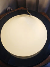 Load image into Gallery viewer, Lampada da tavolo conica in vetro opalino bianco
