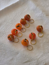 Load image into Gallery viewer, Portachiavi con frutta vintage (arancia)
