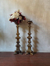 Load image into Gallery viewer, Antichi candelieri/torcieri da chiesa in legno tornito
