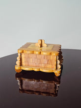 Load image into Gallery viewer, Scatola in legno anni '80
