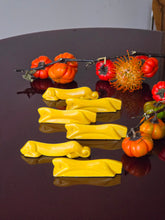 Load image into Gallery viewer, Poggia coltello in ceramica smaltata gialla anni 50
