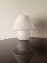 Load image into Gallery viewer, Lampada a fungo in vetro anni '70
