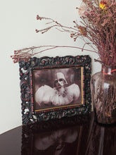 Load image into Gallery viewer, Stampa "Sposa Dart" con cornice d'epoca- Marvellini
