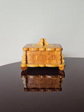 Load image into Gallery viewer, Scatola in legno anni '80
