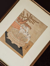 Load image into Gallery viewer, Stampa su seta con cornice "Cat and goldfish bowl" Isoda Koryusai
