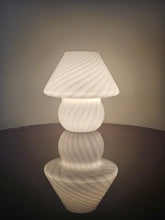 Load image into Gallery viewer, Lampada a fungo in vetro anni '70

