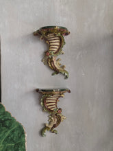 Load image into Gallery viewer, Mensole decorative in ceramica Art Nouveau
