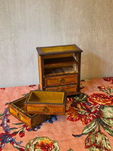 Load image into Gallery viewer, Mini cassettiera a quattro cassetti primi '900
