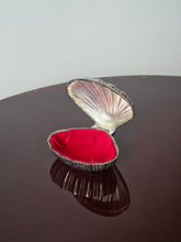 Load image into Gallery viewer, Scatolina portagioie a conchiglia
