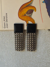 Load image into Gallery viewer, Orecchini in bachelite placcati argento anni '80
