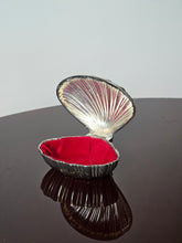 Load image into Gallery viewer, Scatolina portagioie a conchiglia
