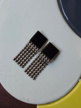 Load image into Gallery viewer, Orecchini in bachelite placcati argento anni '80
