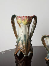 Load image into Gallery viewer, Tris di vasi decorativi barbotine primi '900
