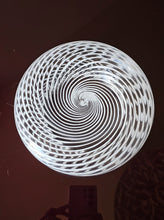 Load image into Gallery viewer, Piatto svuotatasche in vetro di Murano con filigrana
