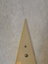 Load image into Gallery viewer, Coppia di sculture in plexiglass con inclusioni metalliche anni '70
