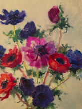 Load image into Gallery viewer, Vaso marrone con fiori viola rossi e rosa (anemoni)
