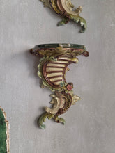 Load image into Gallery viewer, Mensole decorative in ceramica Art Nouveau
