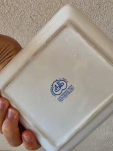 Load image into Gallery viewer, Posacenere o  rendi resto Cascina Cremosina di Bersano in ceramica E. Piola
