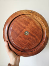 Load image into Gallery viewer, Centrotavola svuotatasche in legno di noce, produzione Mazzoleni anni '70

