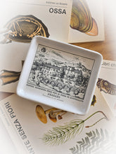 Load image into Gallery viewer, Posacenere o  rendi resto Cascina Cremosina di Bersano in ceramica E. Piola
