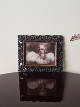 Load image into Gallery viewer, Stampa "Sposa Dart" con cornice d'epoca- Marvellini
