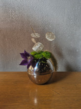 Load image into Gallery viewer, Porta fiori decorativo in acciaio
