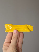 Load image into Gallery viewer, Poggia coltello in ceramica smaltata gialla anni 50
