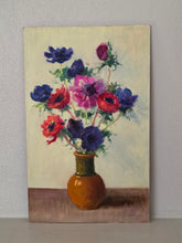 Load image into Gallery viewer, Vaso marrone con fiori viola rossi e rosa (anemoni)
