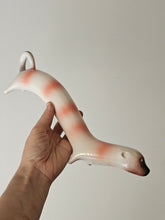 Load image into Gallery viewer, Scultura in ceramica Furetto Roberto Rigon anni '70
