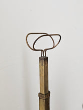 Load image into Gallery viewer, Coppia di espositori da vetrina in ottone anni '40
