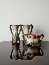 Load image into Gallery viewer, Tris di vasi decorativi barbotine primi '900
