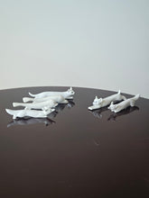 Load image into Gallery viewer, Poggia coltello in porcellana zoomorfi
